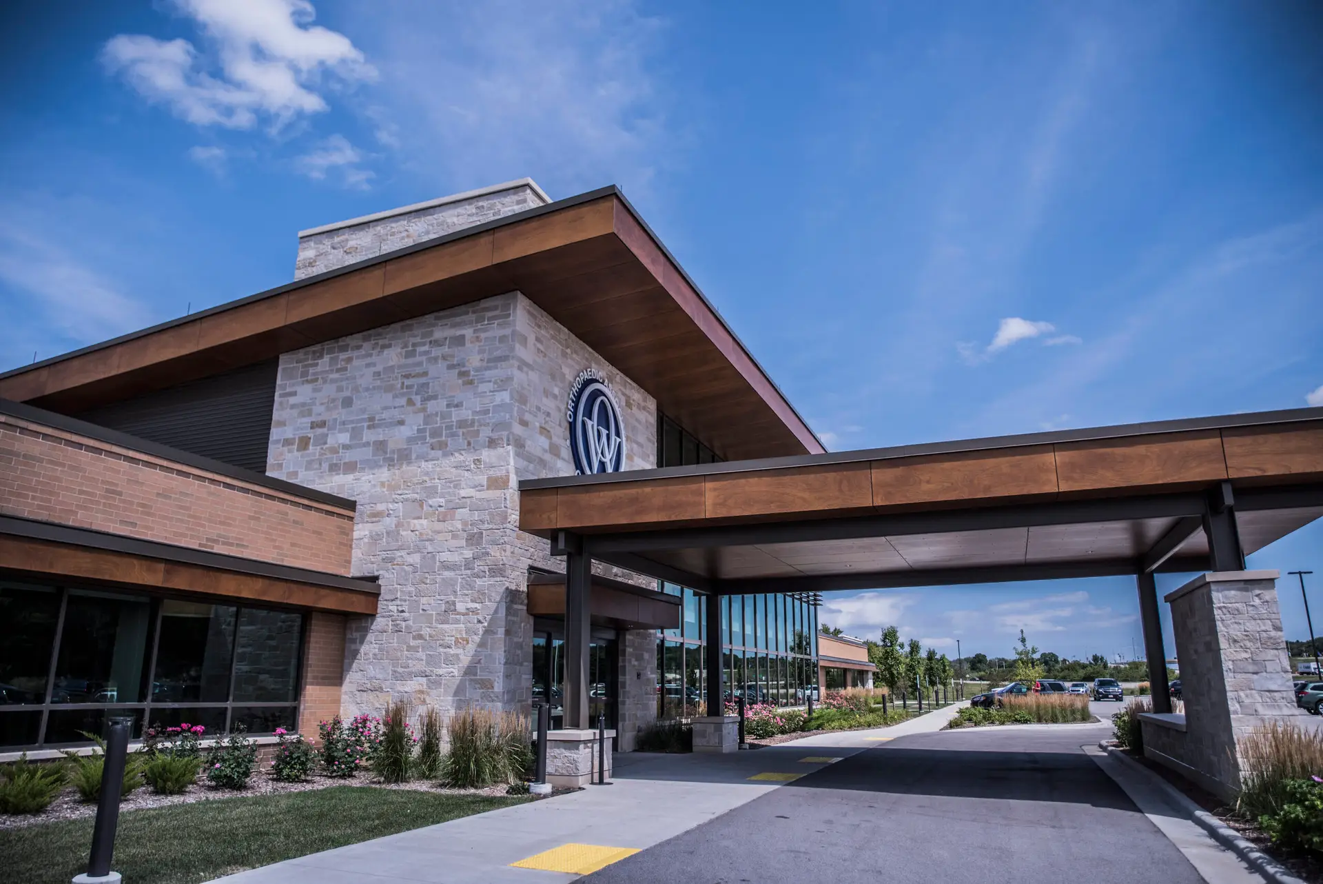orthopaedic-associates-wisconsin-pewaukee-location-exterior orthopaedic-associates-wisconsin-pewaukee-location-exterior