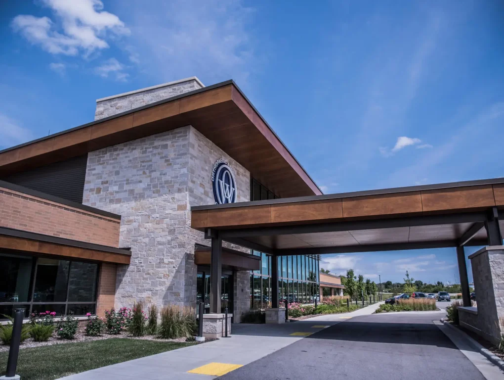 orthopaedic-associates-wisconsin-pewaukee-location-exterior